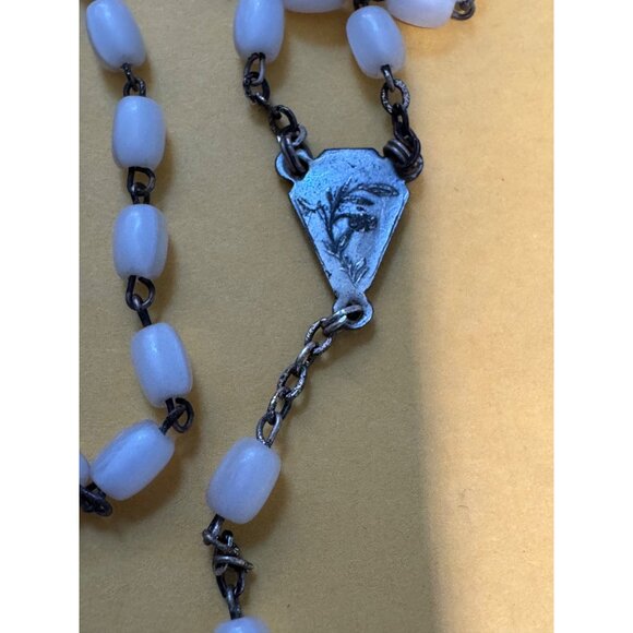 Vintage White Beaded Rosary With Crucifix & Virgin Mary Medallion Religion - Picture 5 of 7